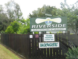 Riverside-Motor-Camp-01.JPG