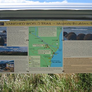 Moeraki-Boulders-Beach-01